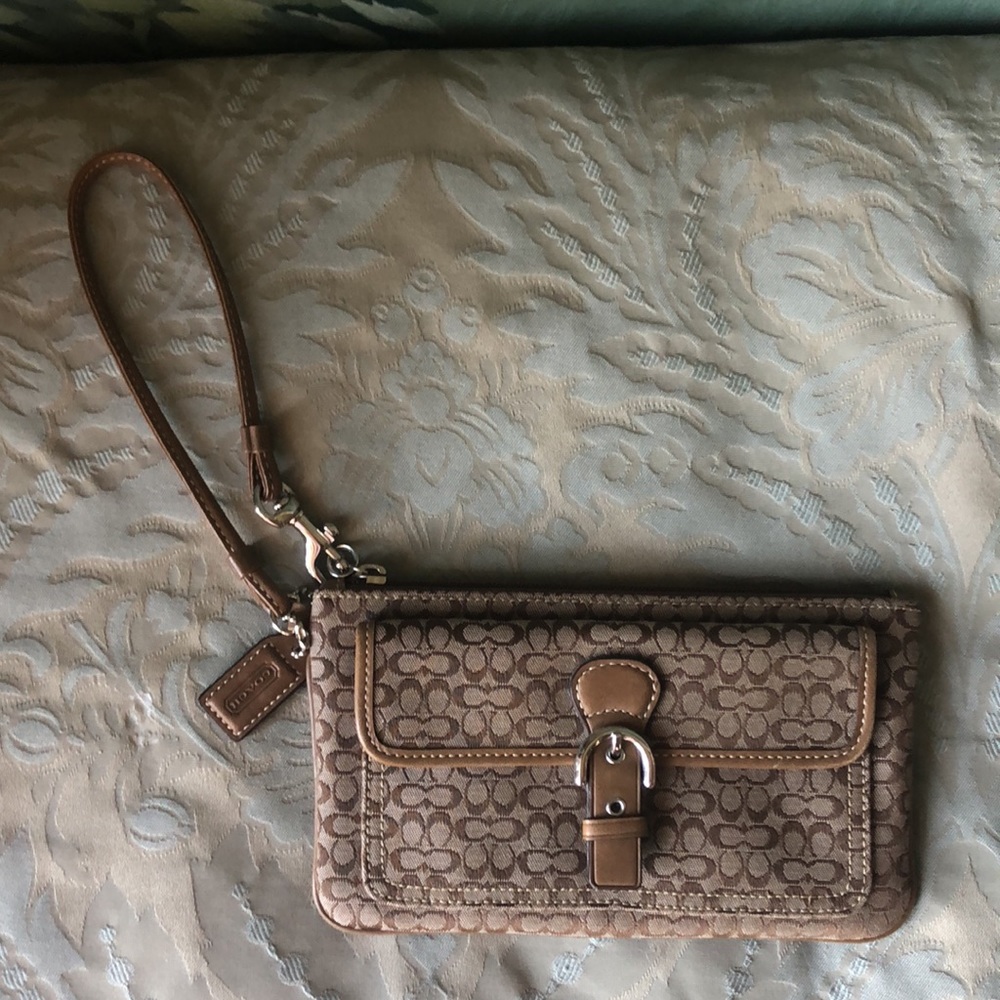 Coach wristlet - Picture 2 of 5